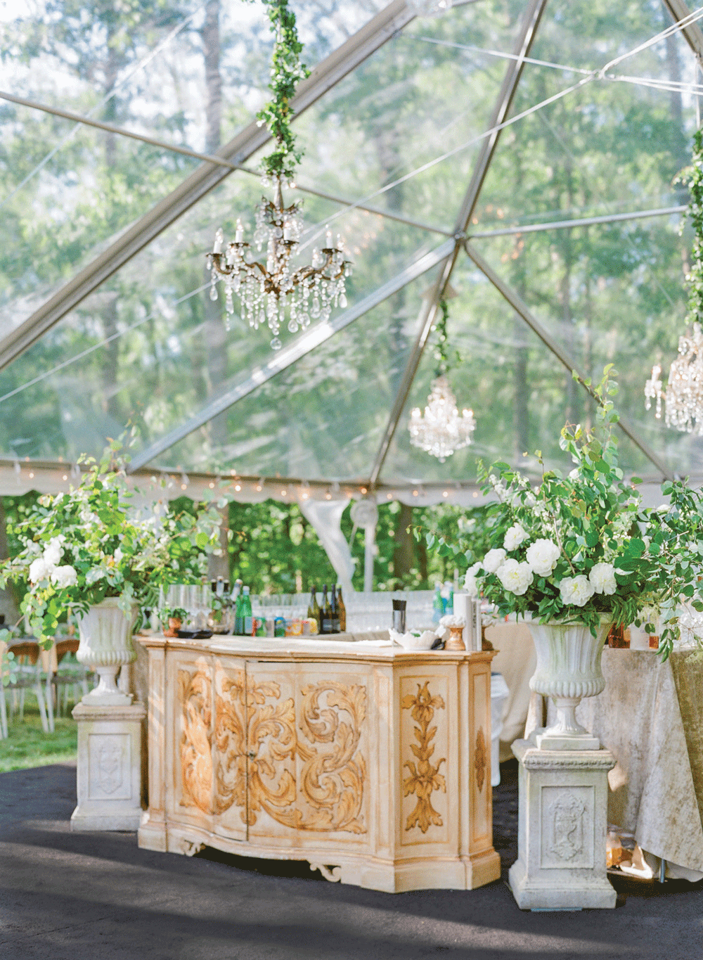 A bar styled by Rosanna at the Goodstone Inn& Restaurant. Chandelier from Aly Rohling of La Bella Luca. Photo by Jodi & Kurt Photography. Photo courtesy of Rosanna Funiciello Smith